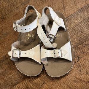 Saltwater sun sans sandals